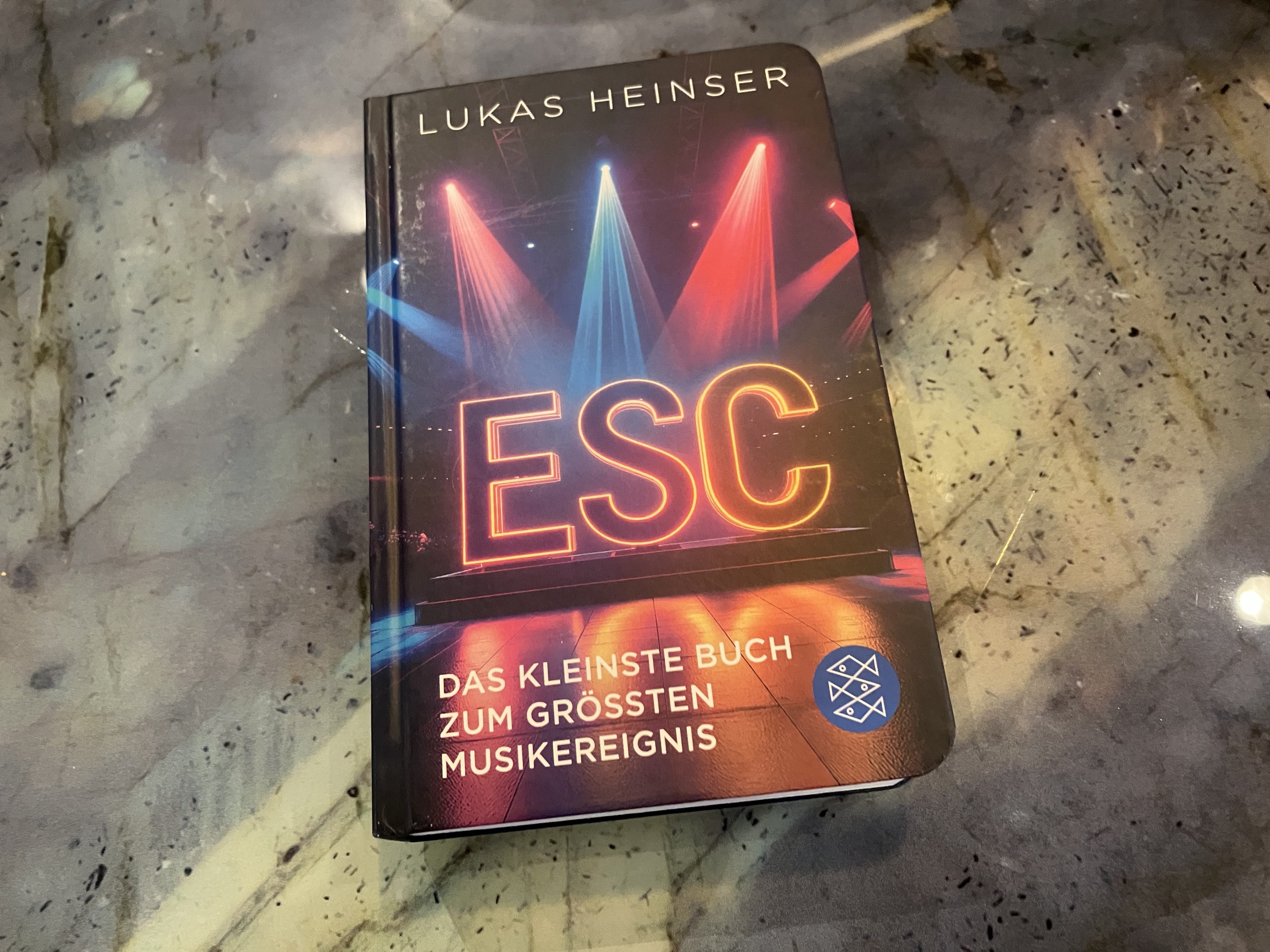 Lukas Heinser, Sidekick von ESC-Kommentator Thorsten Schorn, liefert das beste Buch der Saison zum Eurovision Song Contest